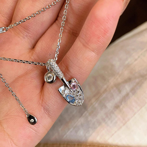 Inlaid Gradient Rhinestone Shovel Necklace – Sparkling Statement Design