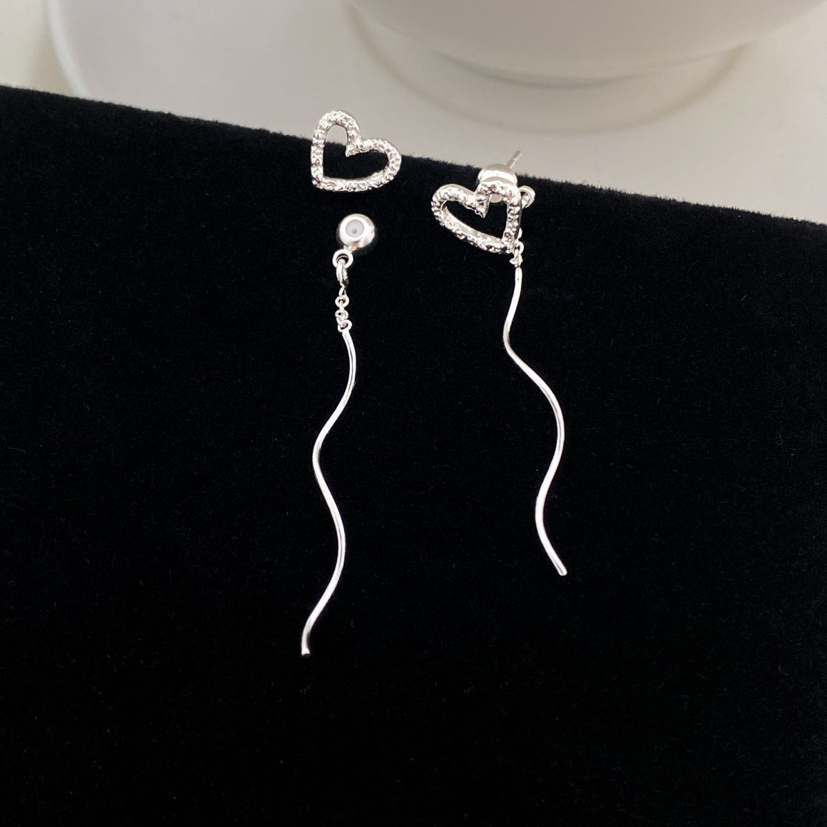 Long Asymmetric Hollow Wave Ear Clips – Light Luxury & Versatile Design