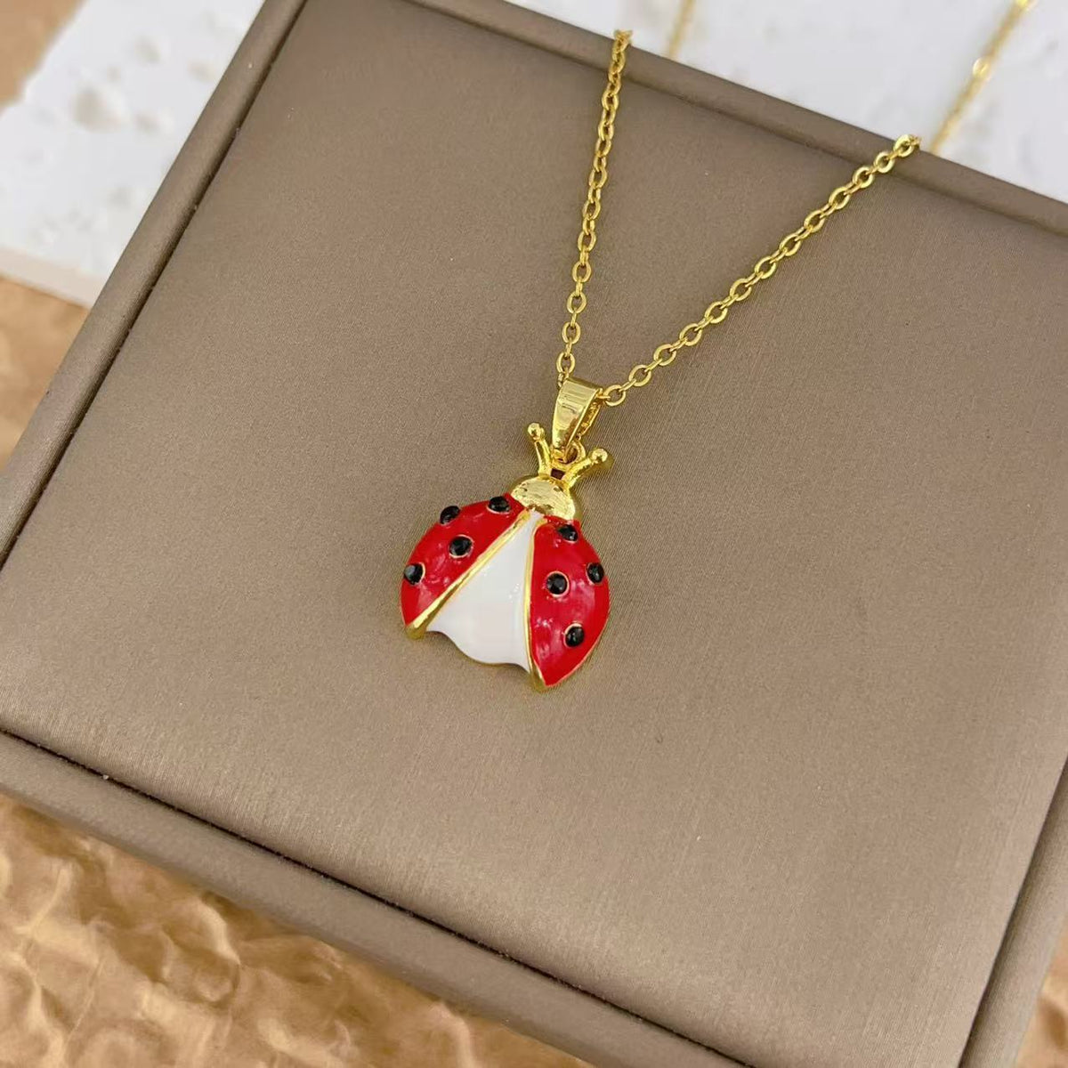 Cartoon Ladybug Pendant Necklace – Seven-Spotted Beetle Personality Design