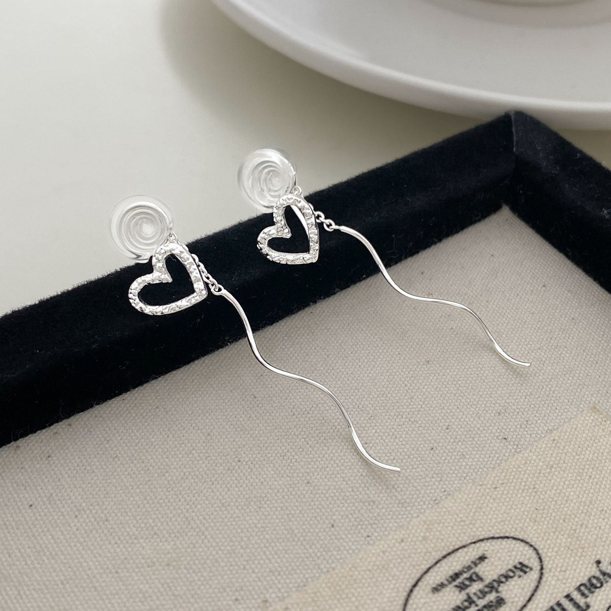 Long Asymmetric Hollow Wave Ear Clips – Light Luxury & Versatile Design