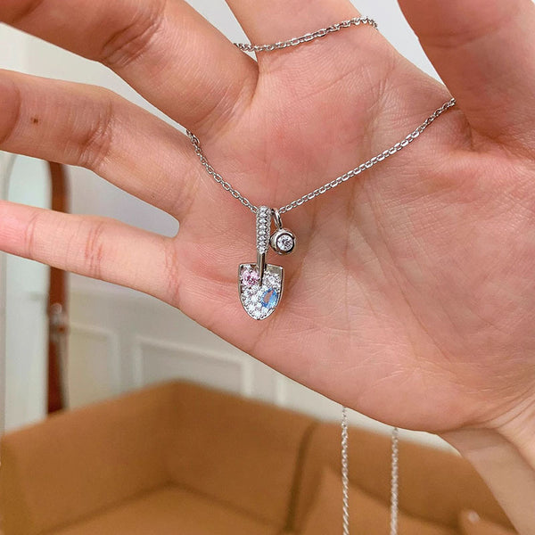 Inlaid Gradient Rhinestone Shovel Necklace – Sparkling Statement Design