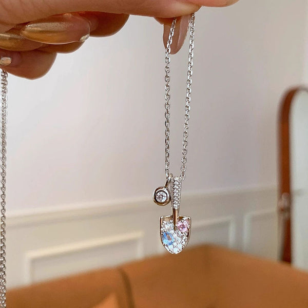 Inlaid Gradient Rhinestone Shovel Necklace – Sparkling Statement Design