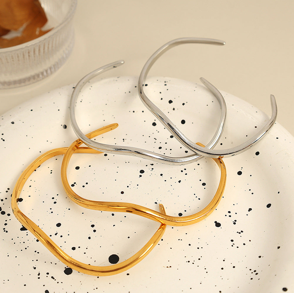 Minimalist Open‑End Gold Ripple Line Bracelet