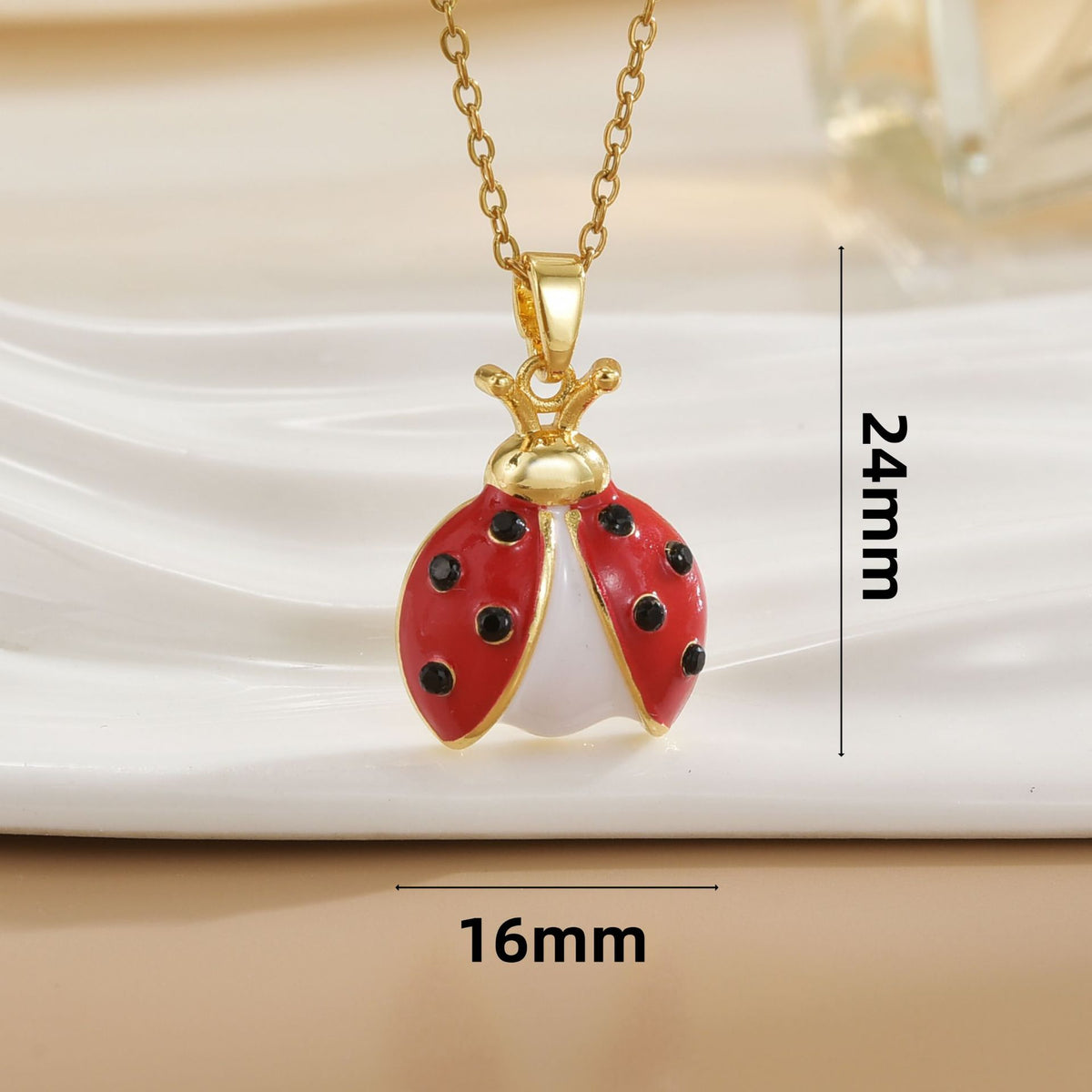 Cartoon Ladybug Pendant Necklace – Seven-Spotted Beetle Personality Design