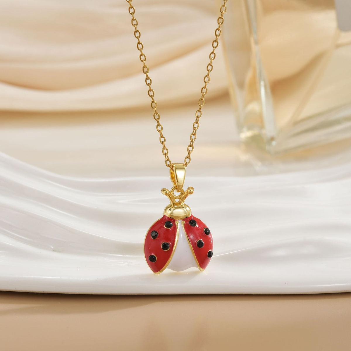 Cartoon Ladybug Pendant Necklace – Seven-Spotted Beetle Personality Design